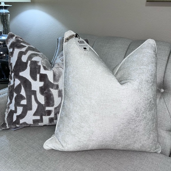 1-NWT CALLISTO HOME TEXTURED VELVET DECORATIVE PILLOWS (Please read description) - Picture 12 of 16